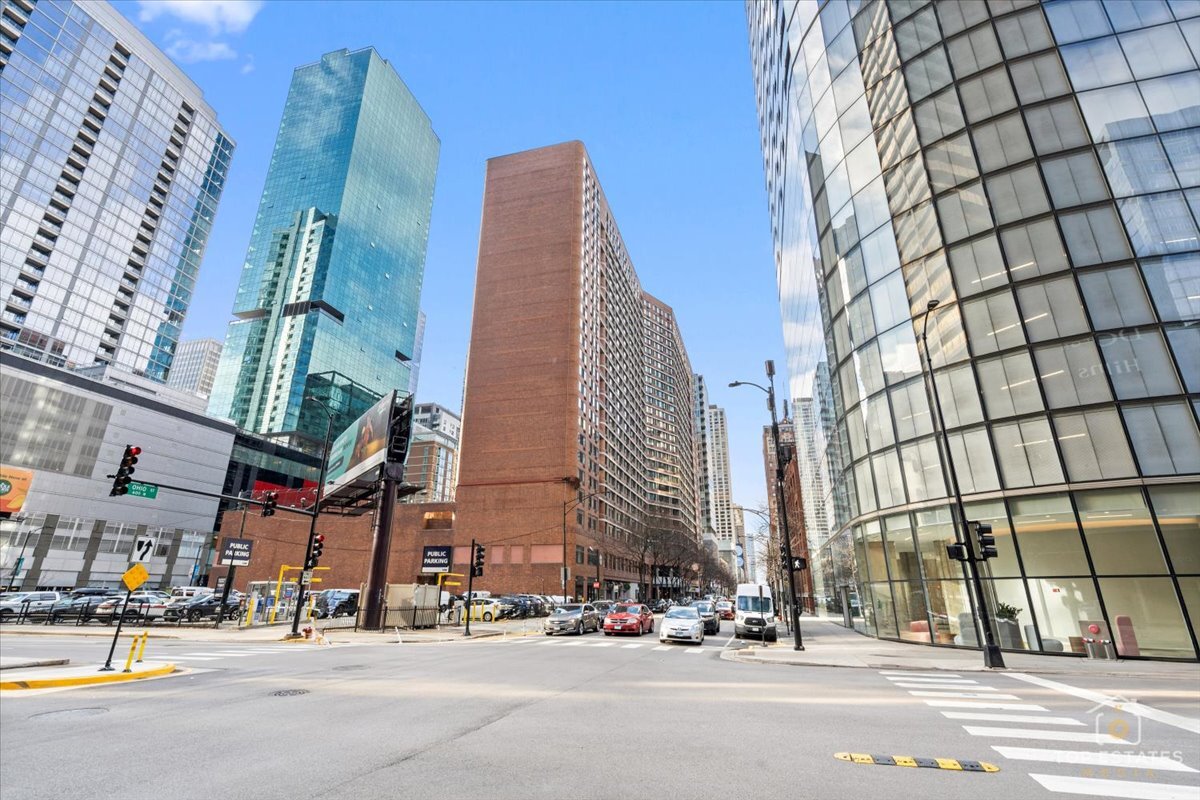 211 East Ohio Street, Unit 2806 Chicago, IL 60611 - Photo 29 of 33 a city street with tall buildings