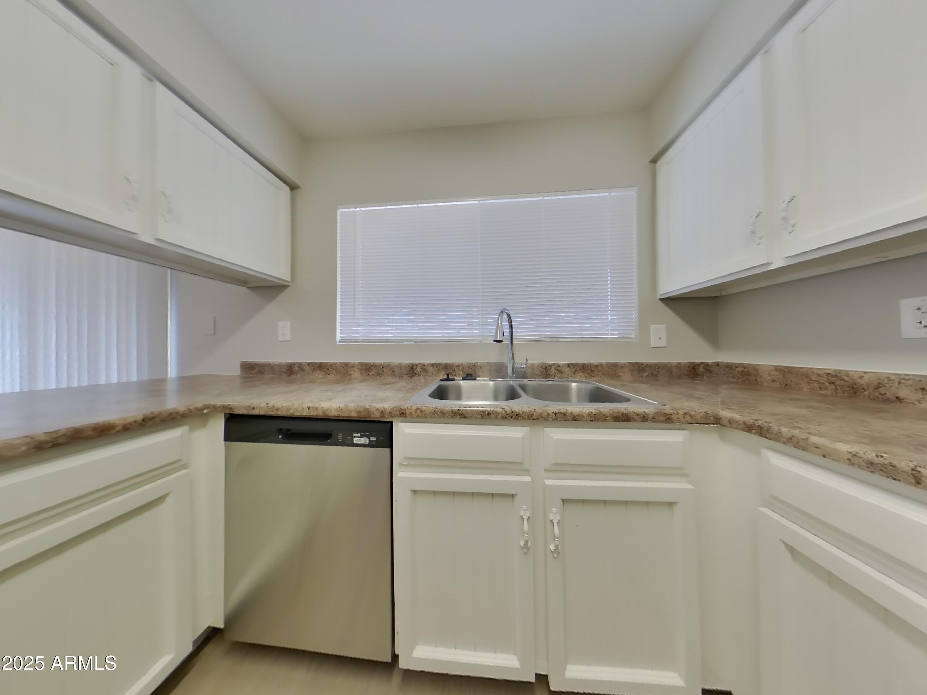 955 West Santa Cruz Drive Tempe, AZ 85282 - Photo 7 of 16 6_Image_zrDKhVLEPp