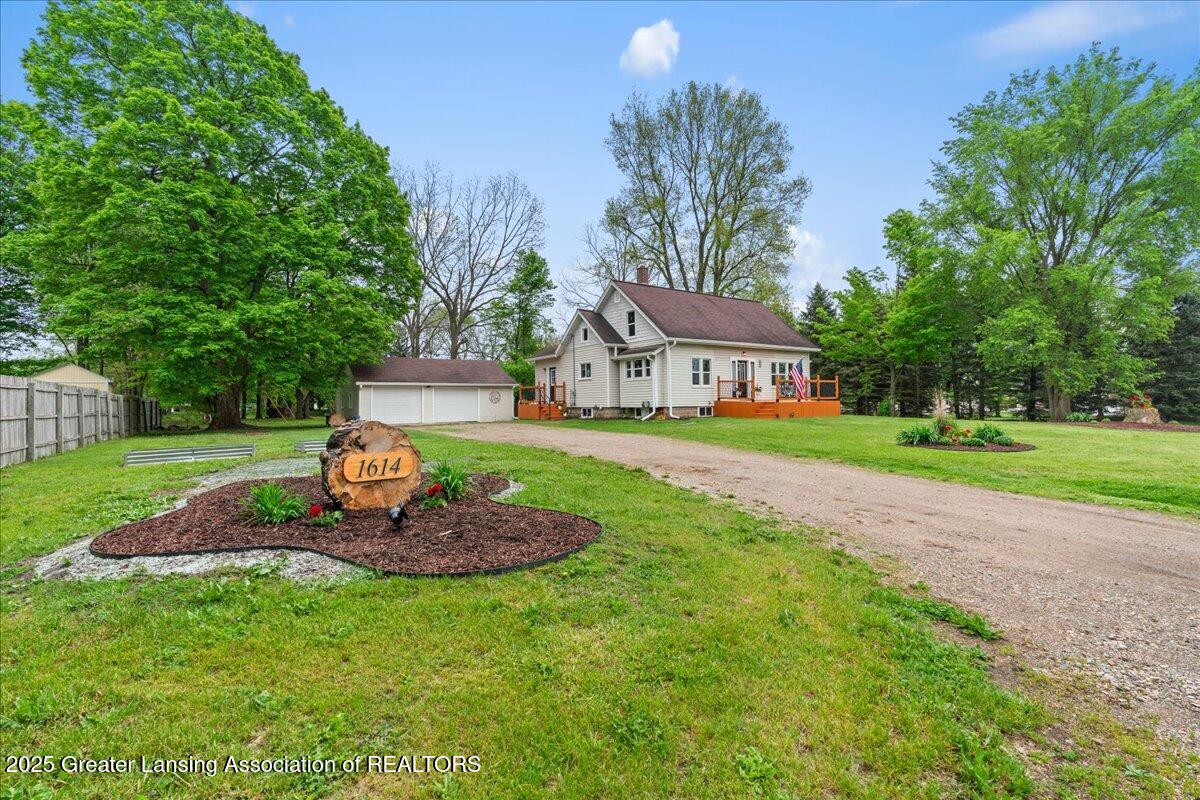 1614 Gunn Road Holt, MI 48842 - Photo 3 of 34 LOVELY LANDSCAPING