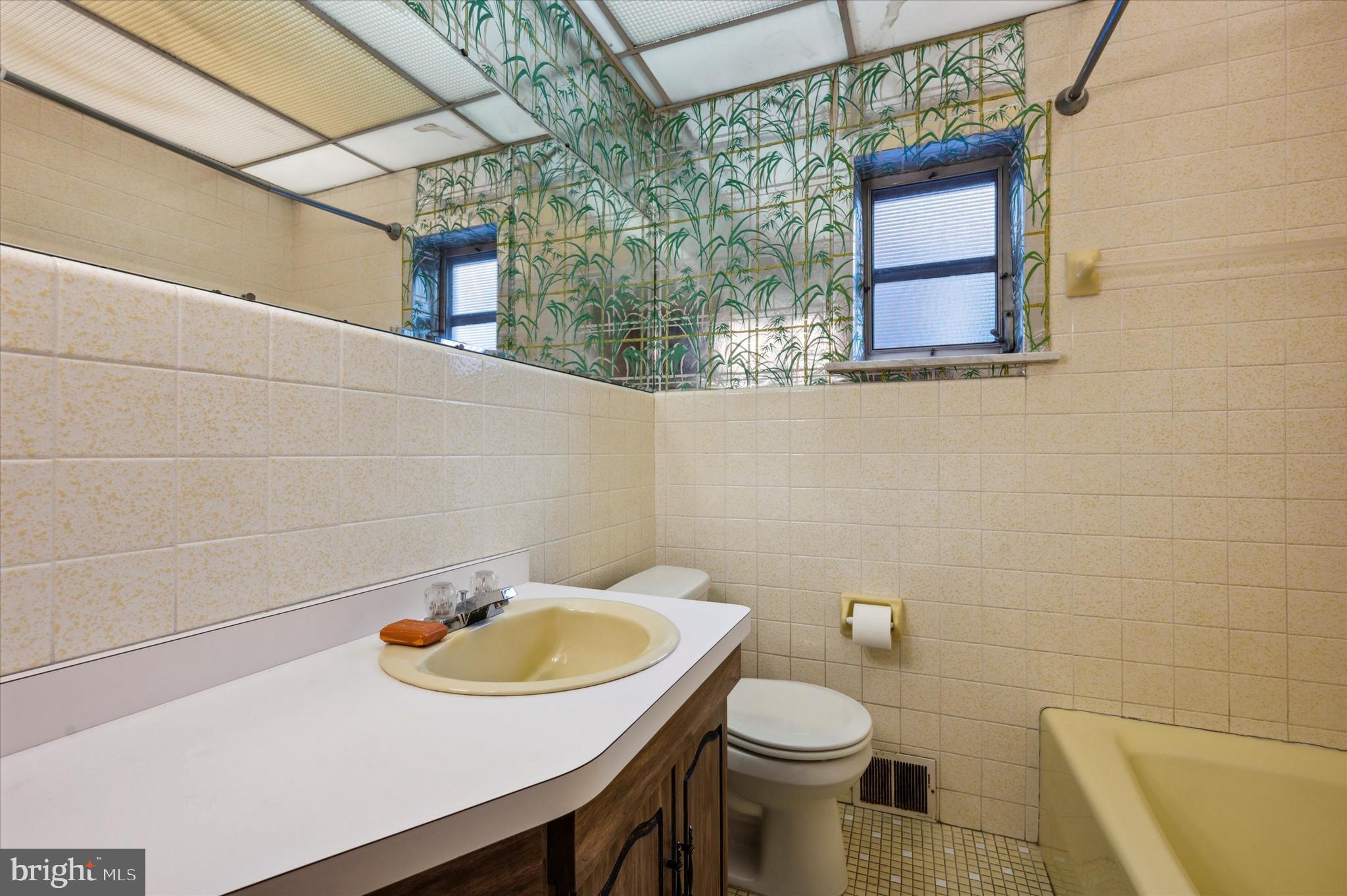908 Reed Street Philadelphia, PA 19147 - Photo 12 of 15 2nd Floor Bath