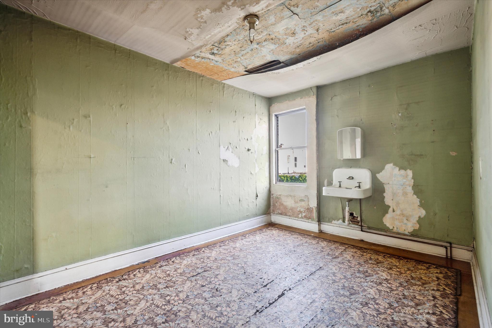 908 Reed Street Philadelphia, PA 19147 - Photo 14 of 15 3rd Floor Bedroom