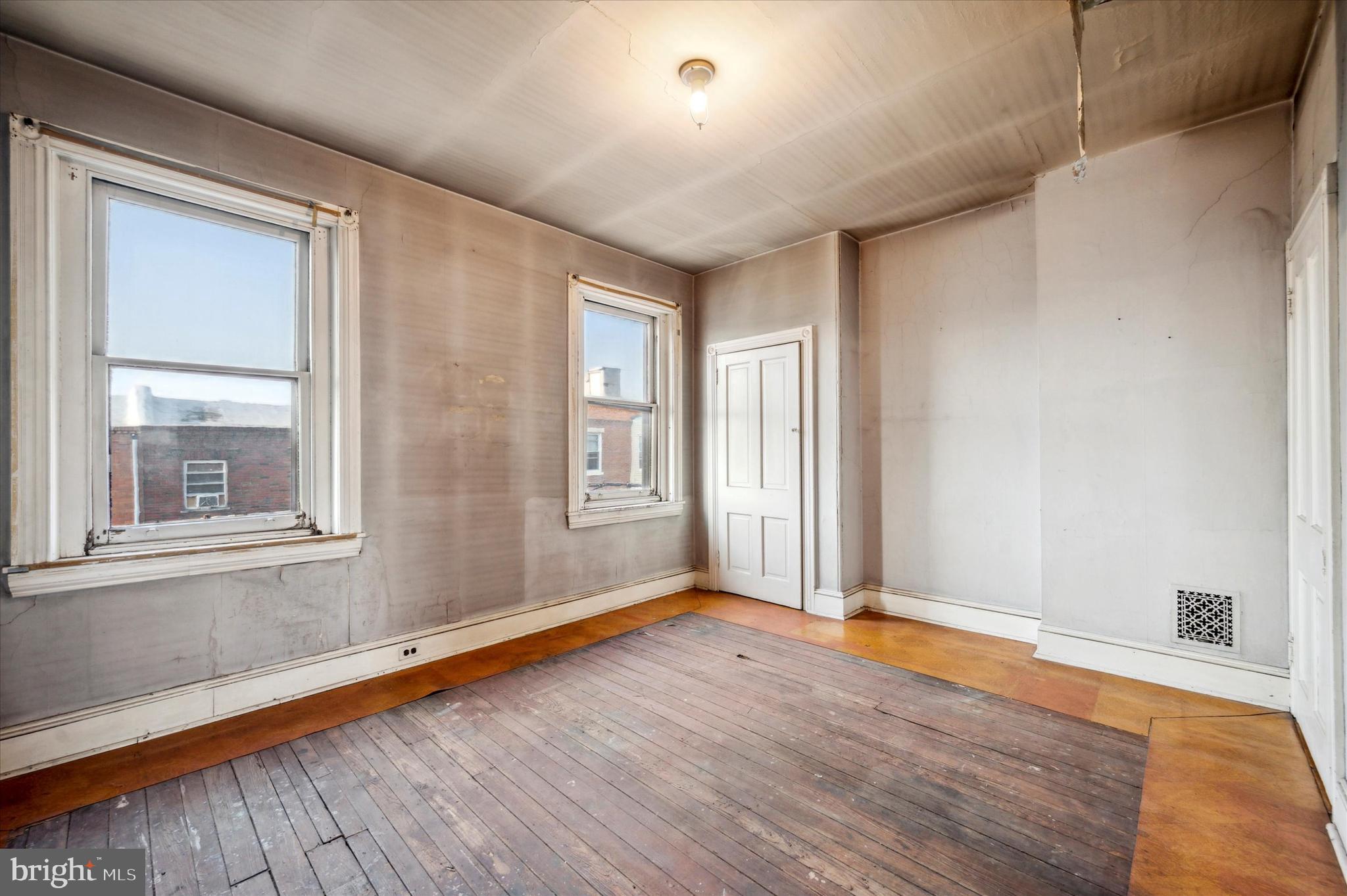 908 Reed Street Philadelphia, PA 19147 - Photo 15 of 15 3rd Floor Bedroom