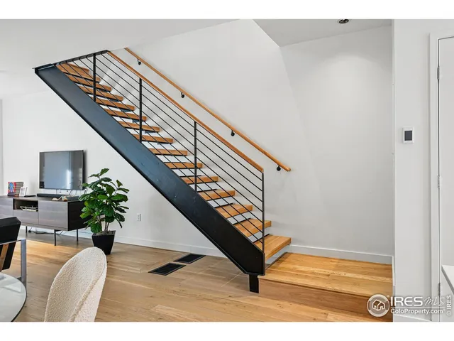 a view of entryway and hall