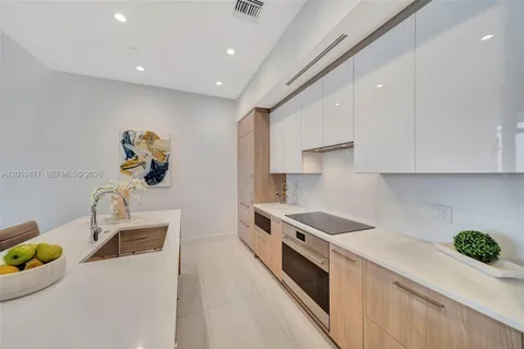 $2,000,000 | 153 North Seabreeze Boulevard, Unit 403, Fort Lauderdale, FL 33304