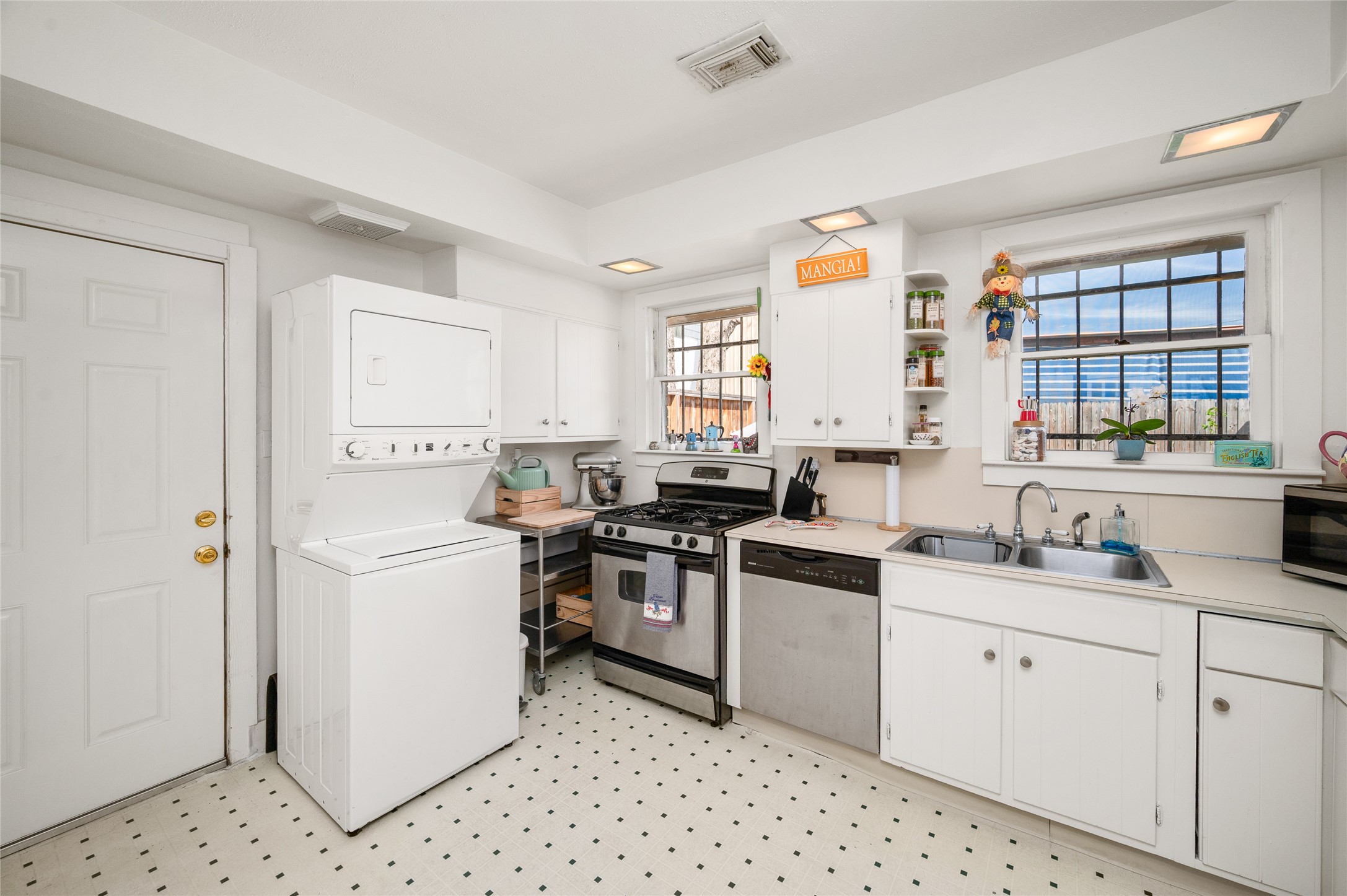 2503 Park Street Houston, TX 77098 - Photo 12 of 23 a kitchen with a sink stove and refrigerator
