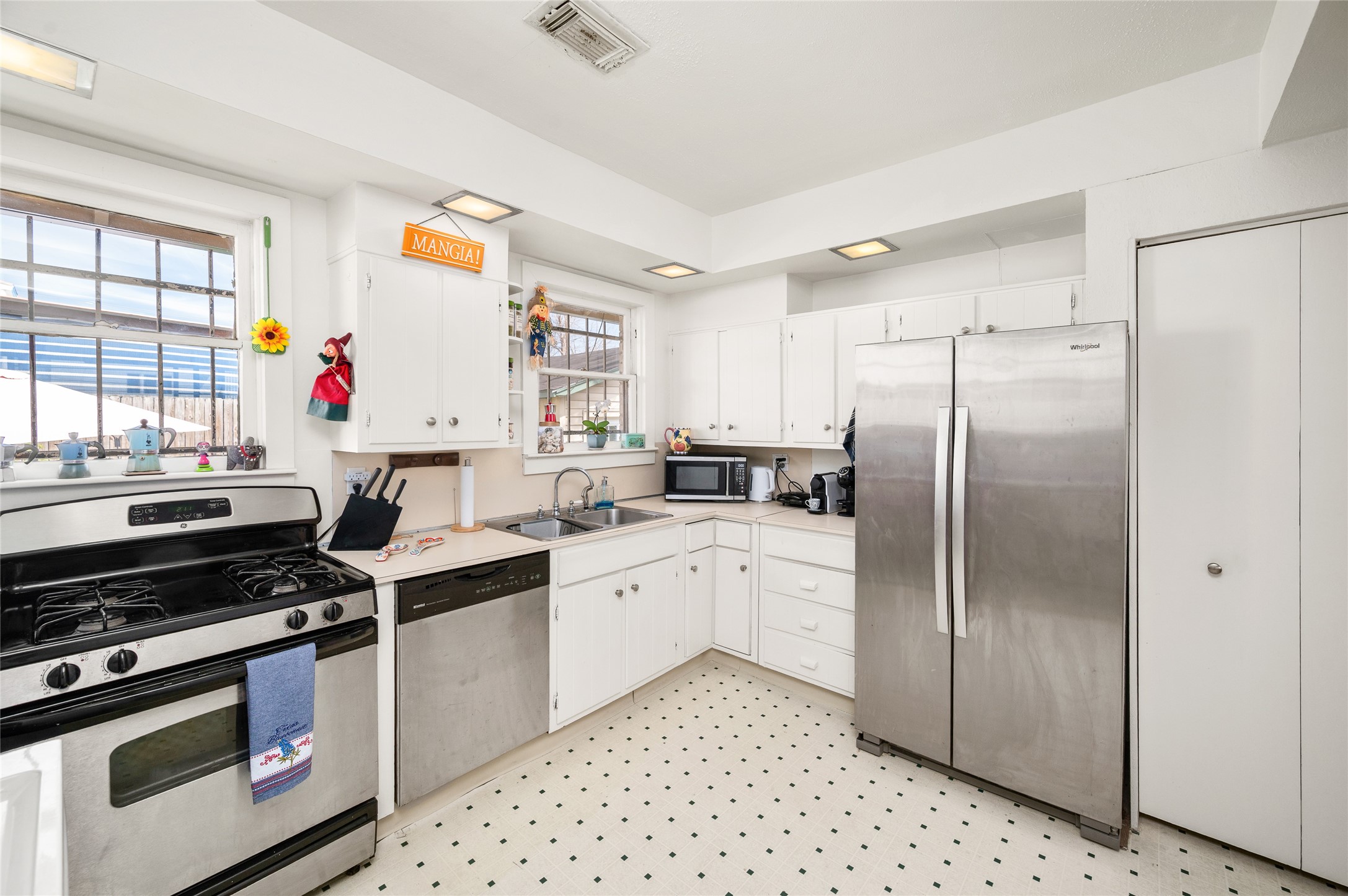 2503 Park Street Houston, TX 77098 - Photo 6 of 23 a kitchen with a sink stove and refrigerator