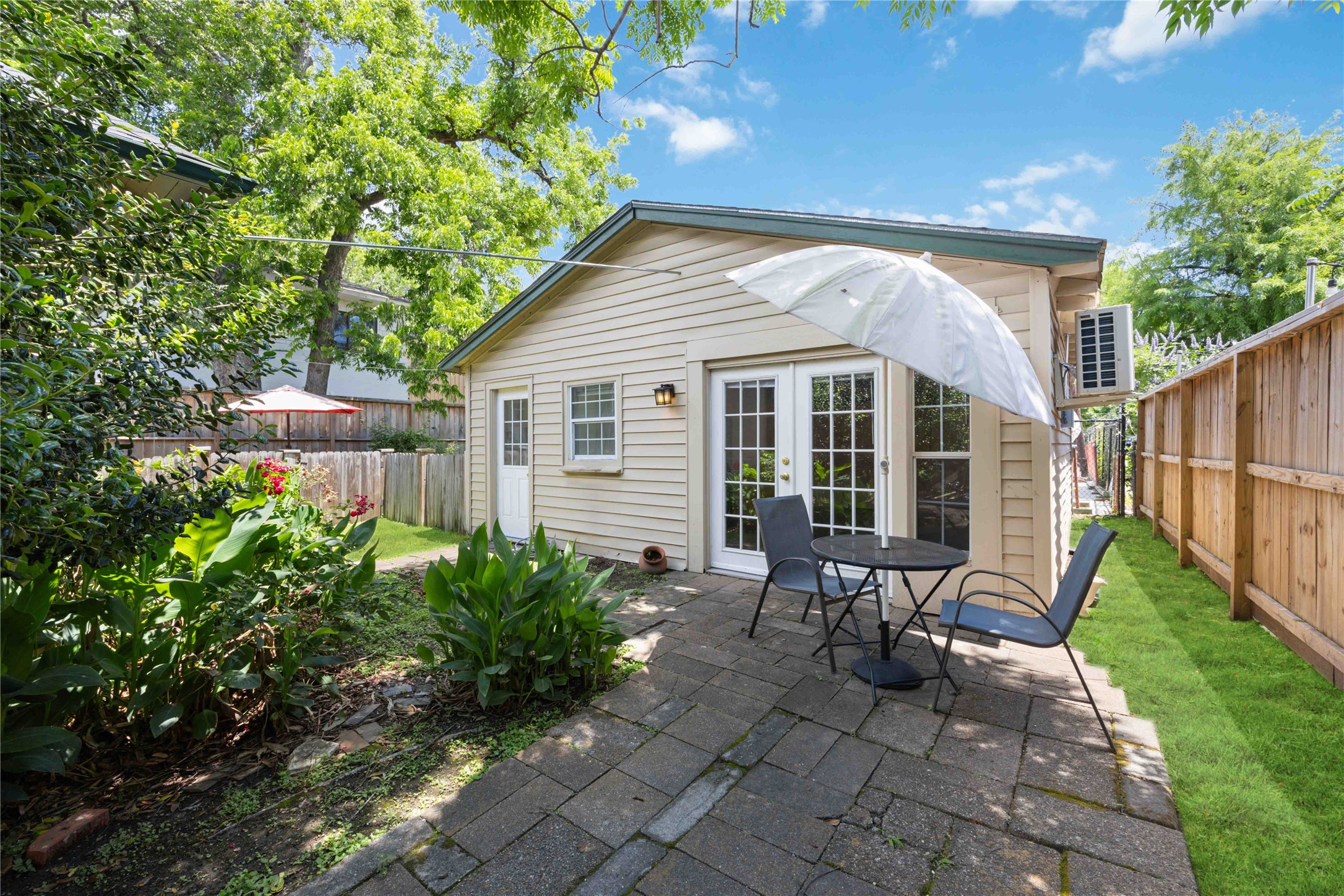 2503 Park Street Houston, TX 77098 - Photo 7 of 23 a house view with a sitting space and garden