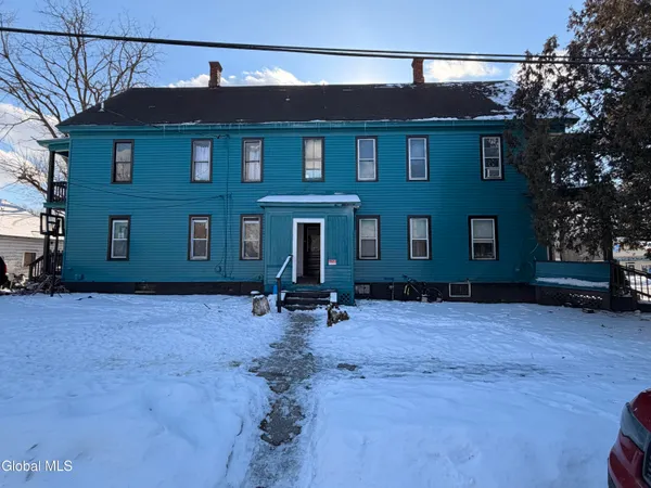 $1,200 | 253 Forest Avenue, Unit UP, Amsterdam, NY 12010