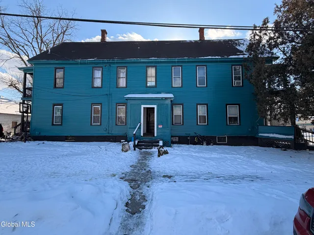 $1,200 | 253 Forest Avenue, Unit UP, Amsterdam, NY 12010