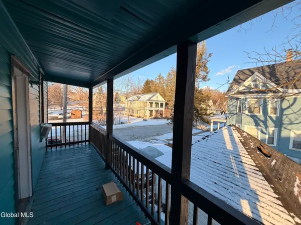 $1,200 | 253 Forest Avenue, Unit UP, Amsterdam, NY 12010