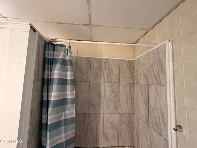 $1,200 | 253 Forest Avenue, Unit UP, Amsterdam, NY 12010