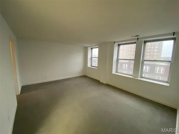 $1,345 | 5330 Pershing Avenue, Unit 606, St. Louis, MO 63112