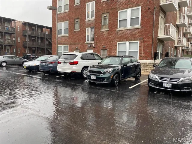 $1,345 | 5330 Pershing Avenue, Unit 606, St. Louis, MO 63112