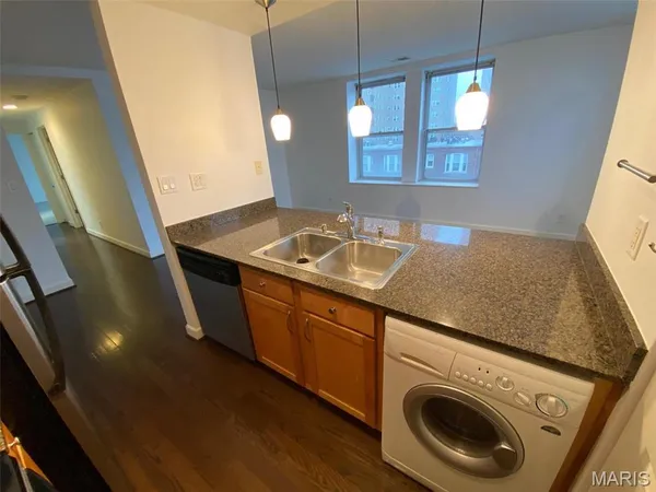 $1,345 | 5330 Pershing Avenue, Unit 606, St. Louis, MO 63112