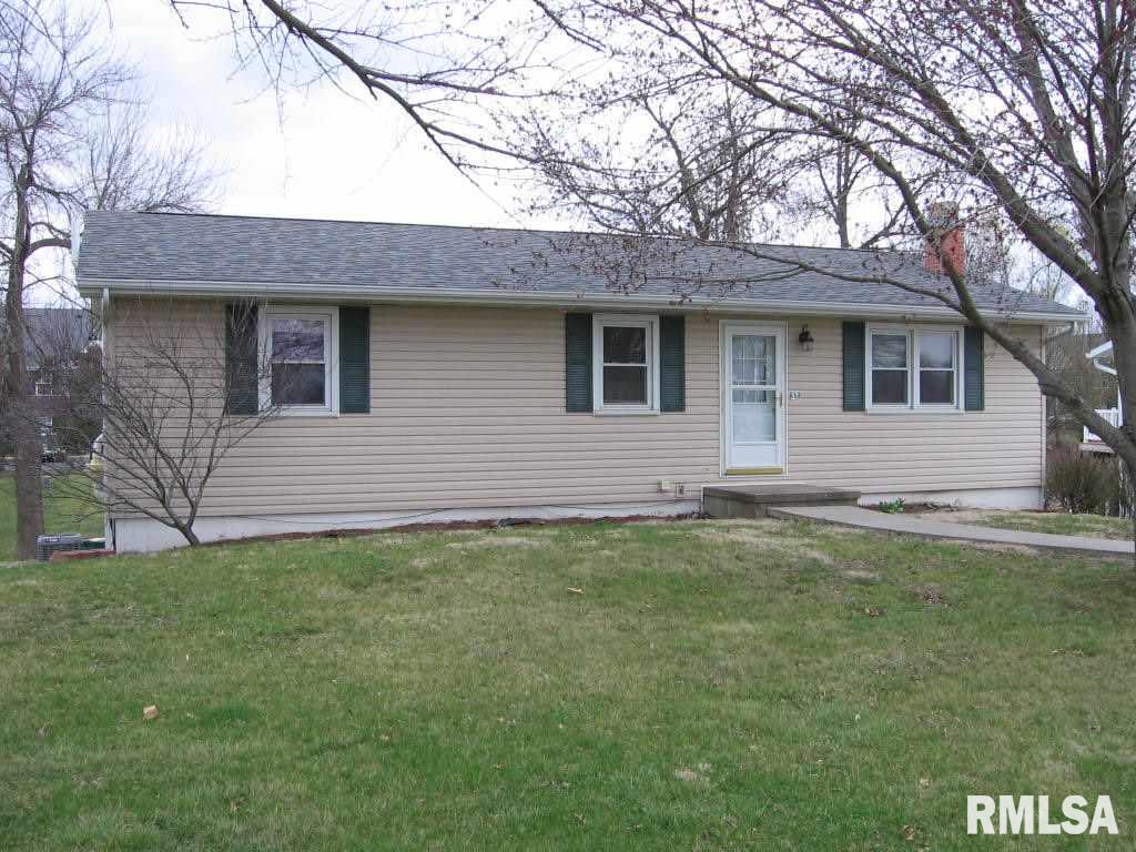 213 Robin Road Macomb, IL 61455 - Photo 1 of 15 Gallery Image 1