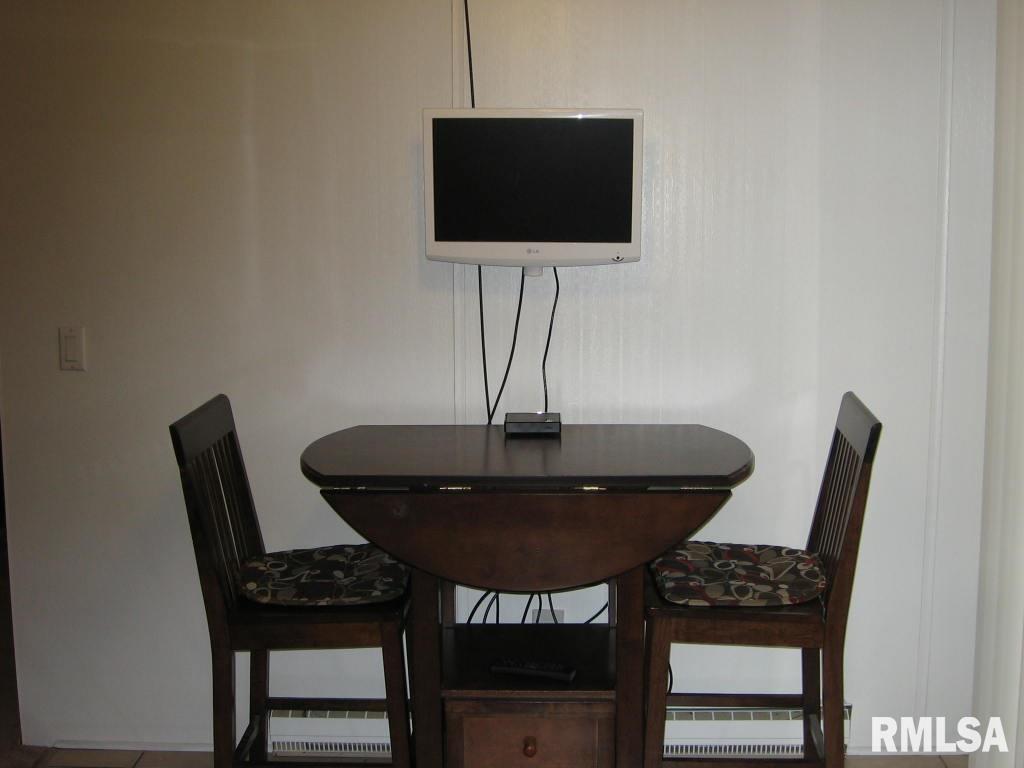 213 Robin Road Macomb, IL 61455 - Photo 11 of 15 Gallery Image 11