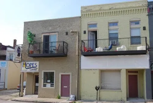 $825 | 506 7th Street, Unit 2, Racine, WI 53403