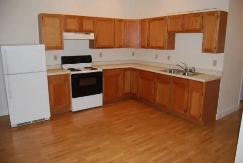 $825 | 506 7th Street, Unit 2, Racine, WI 53403