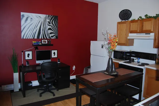 $825 | 506 7th Street, Unit 2, Racine, WI 53403