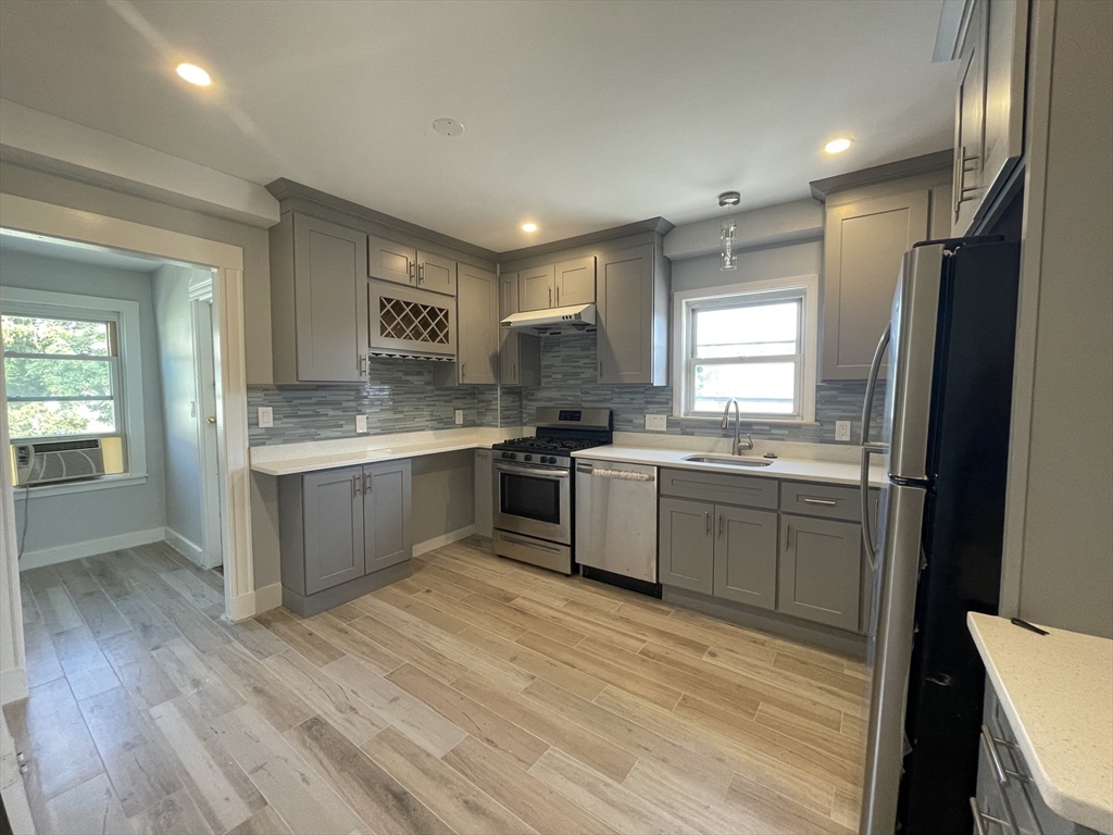 18 Billings Road, Unit 2 Quincy, MA 02171 - Photo 2 of 10