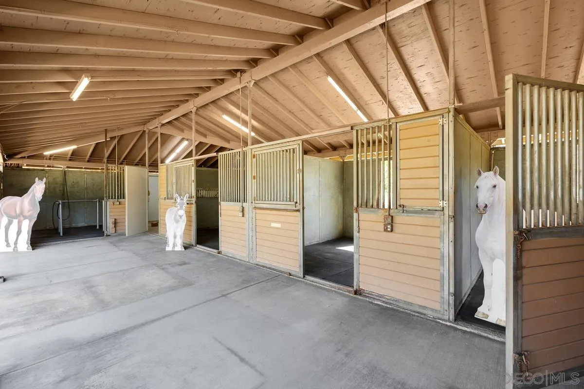 974 Via Hillview Fallbrook, CA 92028 - Photo 31 of 43 a view of small space