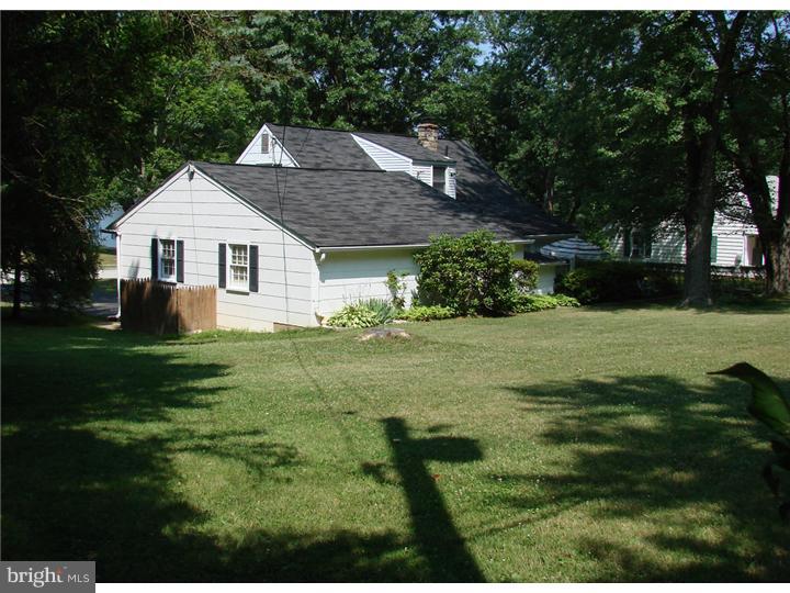 422 Suffolk Road Flourtown, PA 19031 - Photo 3 of 24 Side Yard