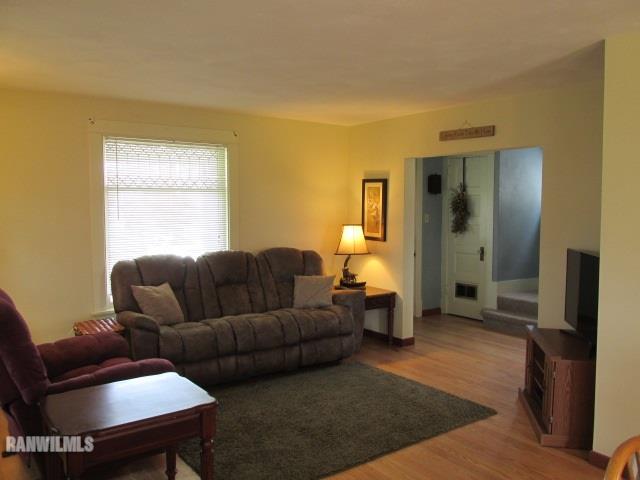 809 South Bolton Road Freeport, IL 61032 - Photo 5 of 20 a living room with furniture and a window