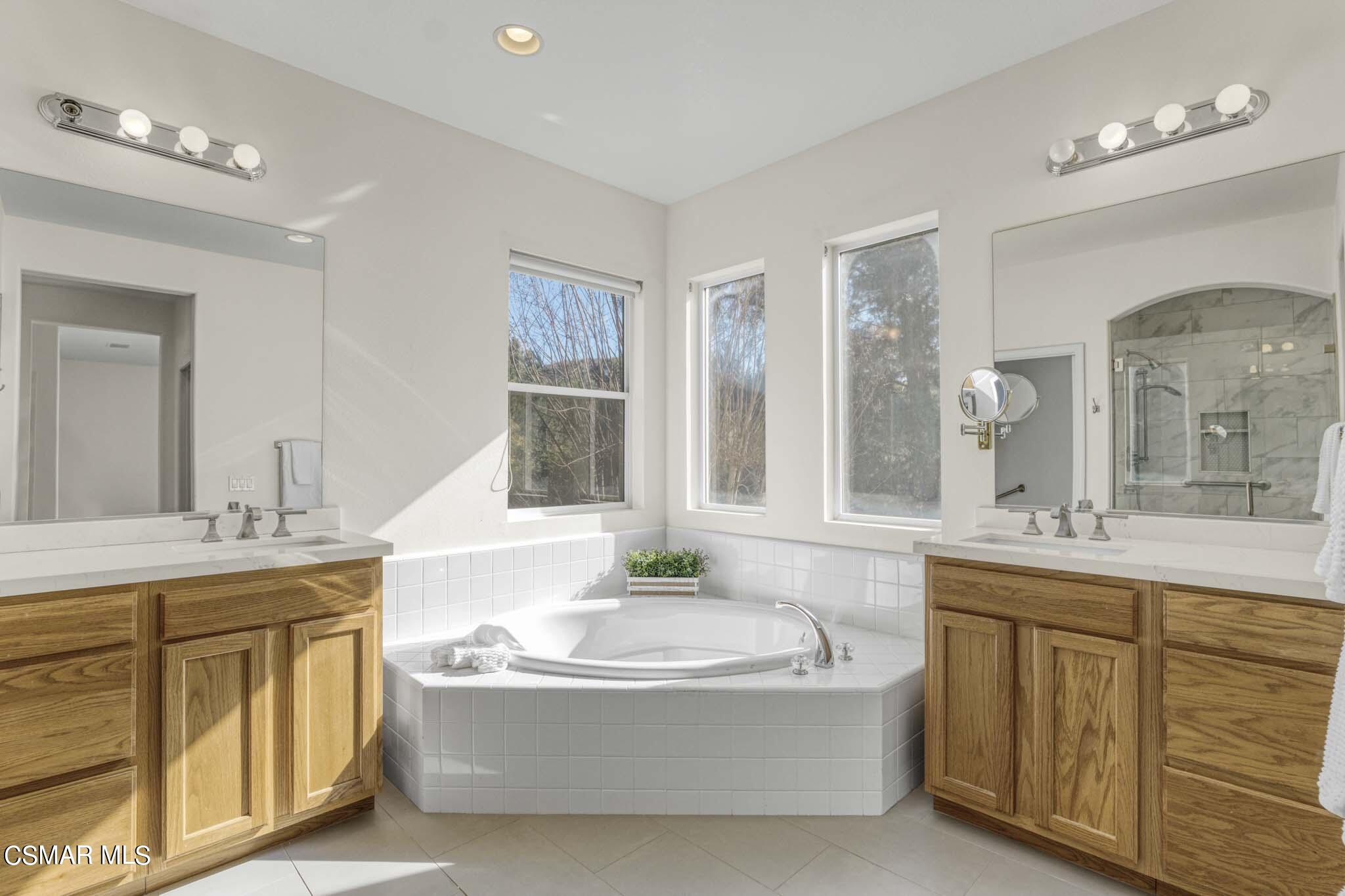 476 Woodland Road Simi Valley, CA 93065 - Photo 23 of 41 a bathroom with a tub sink and mirror