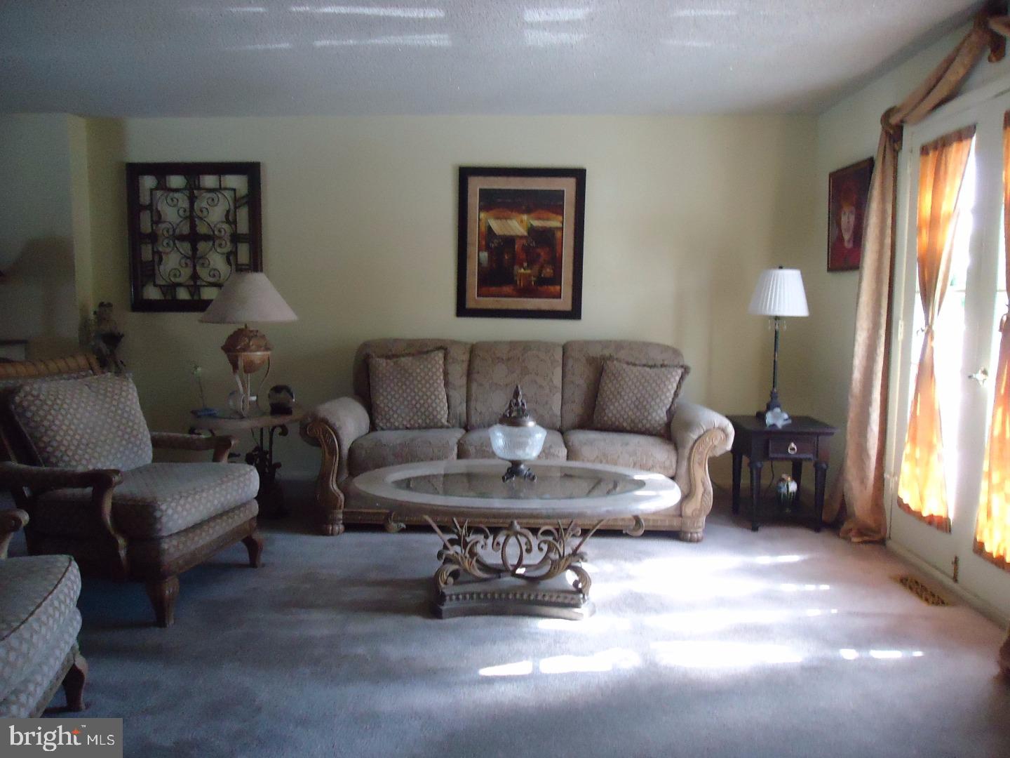 3217 Kilburn Road Philadelphia, PA 19114 - Photo 3 of 22 Living Room