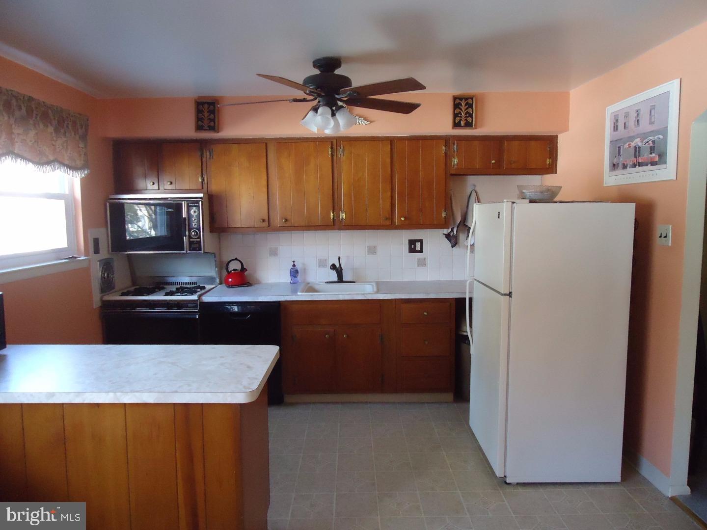 3217 Kilburn Road Philadelphia, PA 19114 - Photo 5 of 22 Kitchen