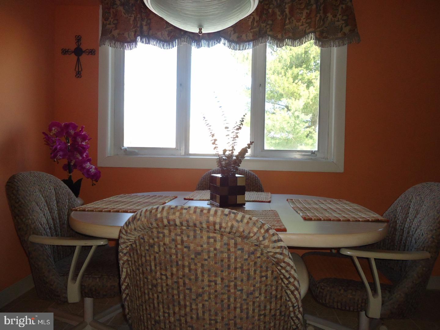 3217 Kilburn Road Philadelphia, PA 19114 - Photo 8 of 22 Breakfast Room