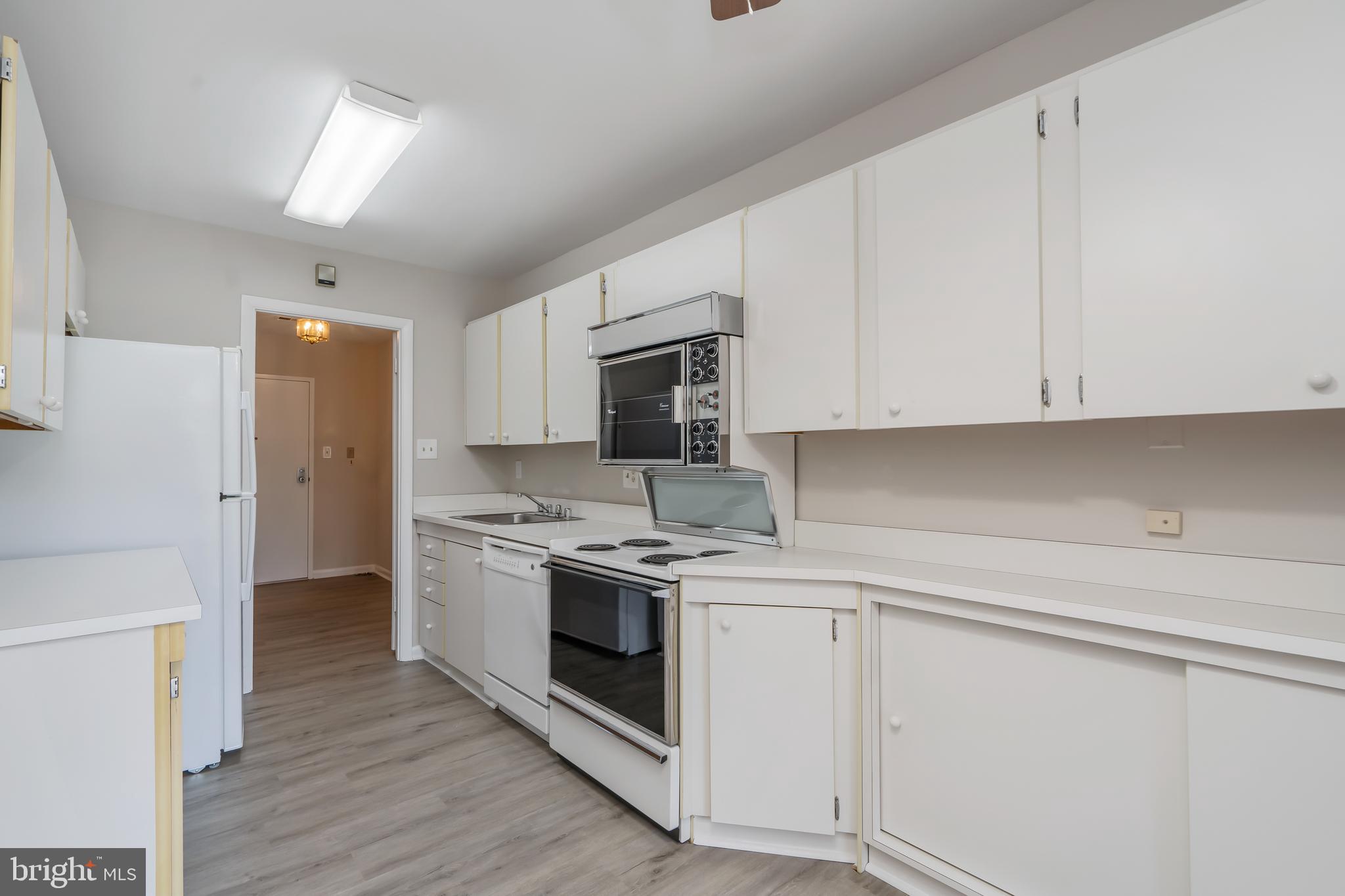 6300 Red Cedar Place, Unit 300 Baltimore, MD 21209 - Photo 18 of 36 Elegant Cabinets