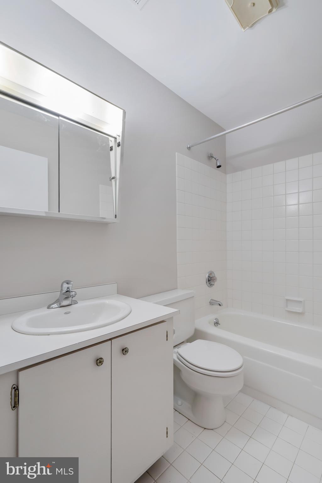 6300 Red Cedar Place, Unit 300 Baltimore, MD 21209 - Photo 28 of 36 Pure Elegance
