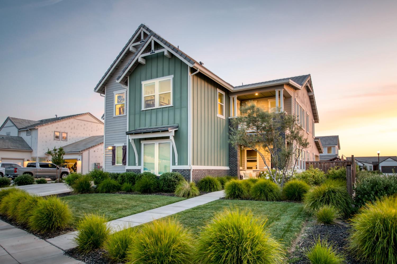1736 North Renn Avenue Clovis, CA 93619 - Photo 62 of 66 a front view of a house with a yard