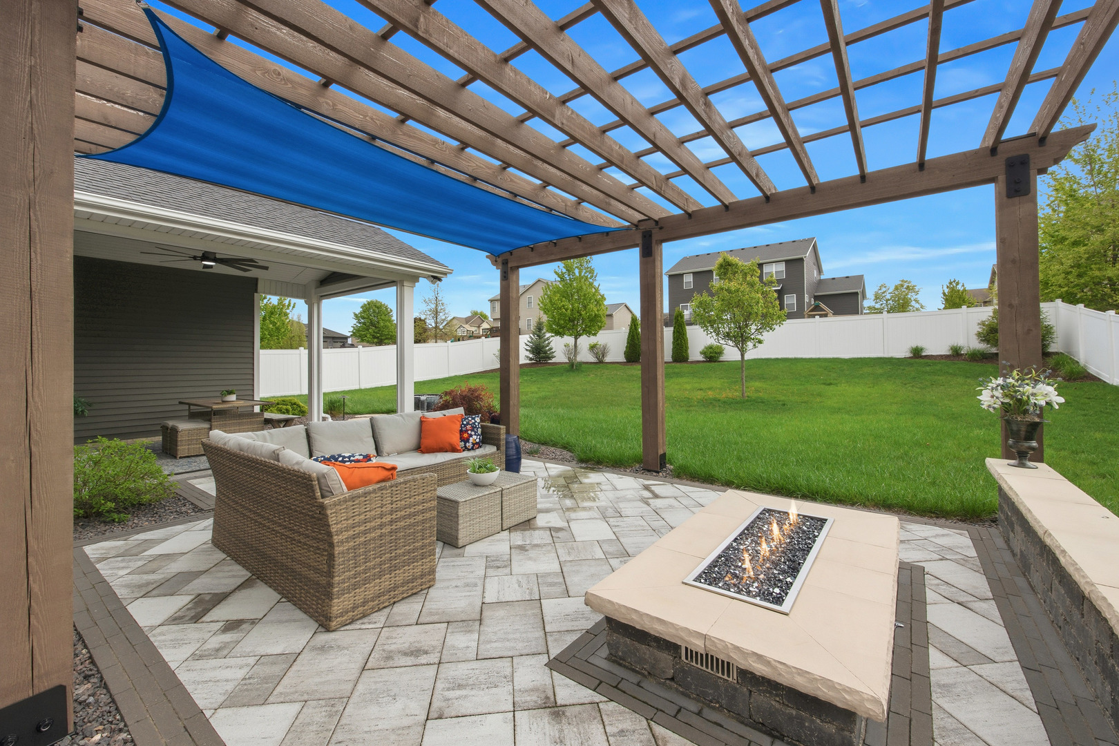 6007 Roughleaf Avenue Bloomington, IL 61705 - Photo 2 of 68