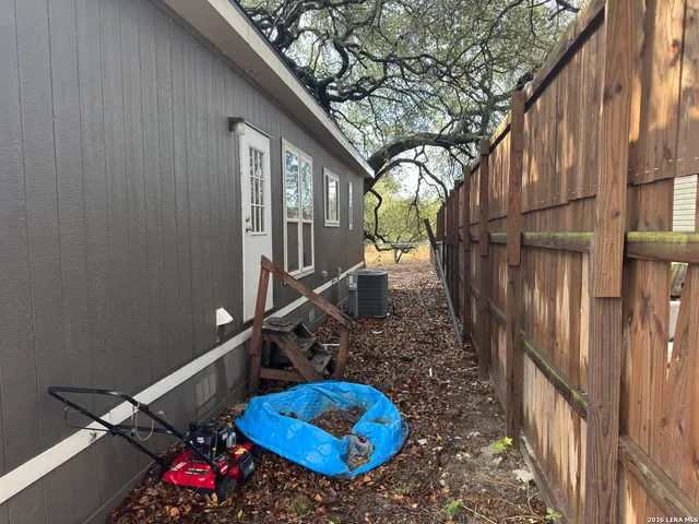 $220,000 | 4406 Lost Hills Drive, Elmendorf, TX 78112