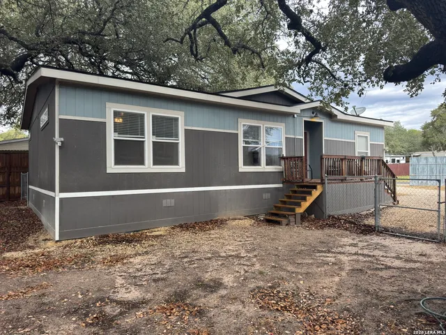 $220,000 | 4406 Lost Hills Drive, Elmendorf, TX 78112