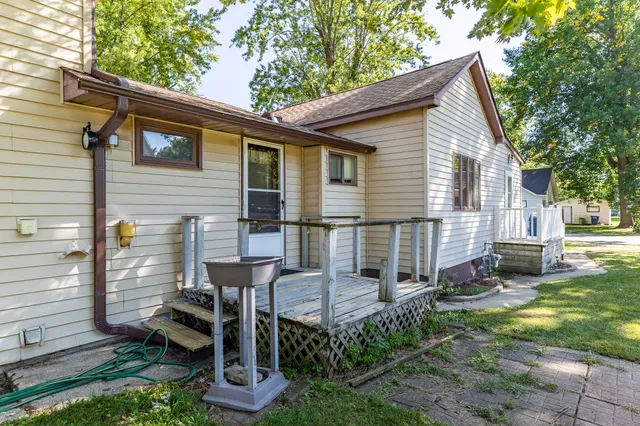 $255,000 | 207 North Washington Street, Wanatah, IN 46390