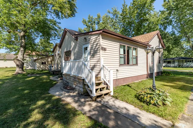 $255,000 | 207 North Washington Street, Wanatah, IN 46390