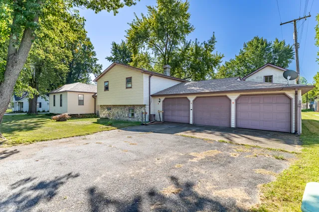 $255,000 | 207 North Washington Street, Wanatah, IN 46390