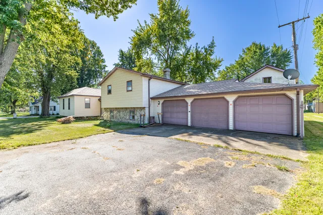 $255,000 | 207 North Washington Street, Wanatah, IN 46390