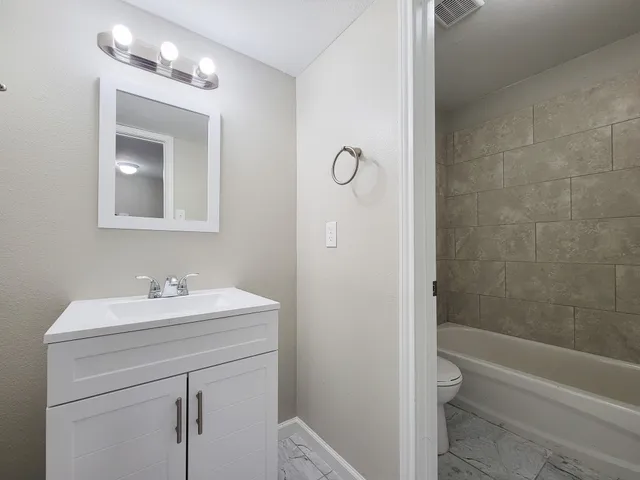 $900 | 3206 Lobit Drive, Unit 27, Dickinson, TX 77539