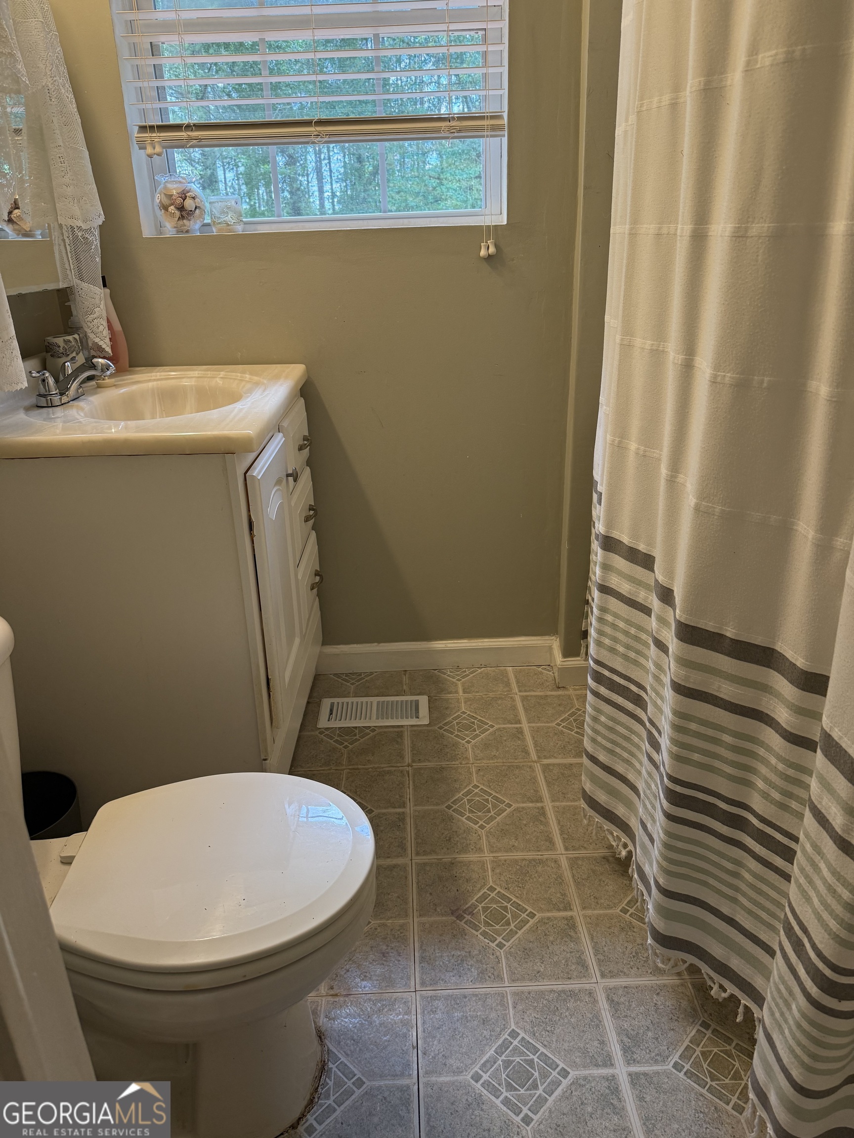 1591 Waymanville Road Thomaston, GA 30286 - Photo 14 of 24 a bathroom with a toilet and a sink
