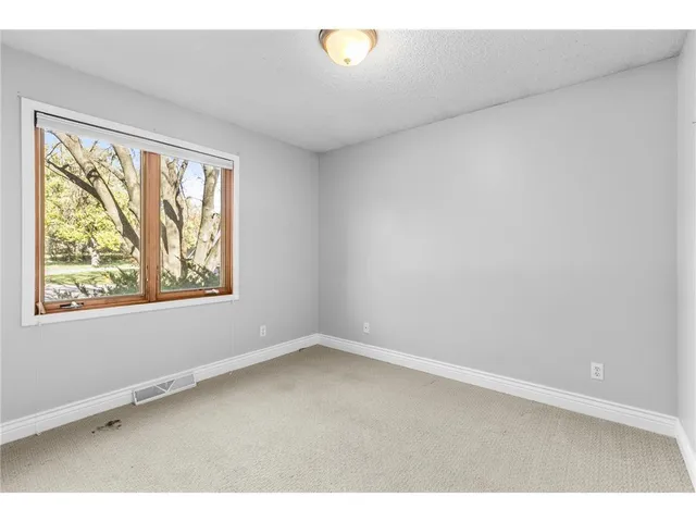 $3,500 | 16405 13th Avenue North, Plymouth, MN 55447