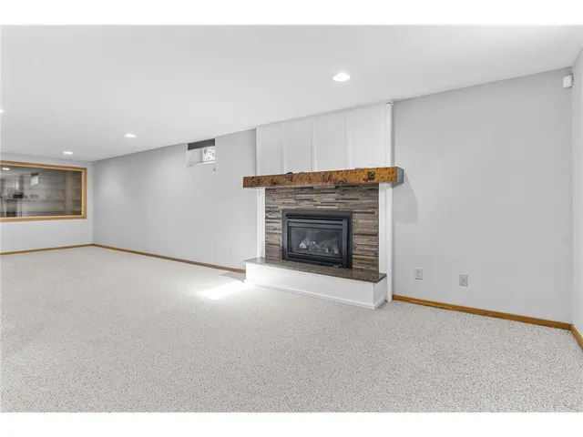 $3,500 | 16405 13th Avenue North, Plymouth, MN 55447