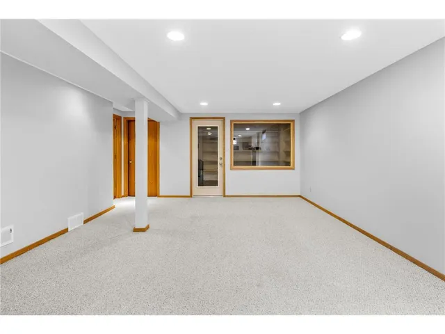 $3,500 | 16405 13th Avenue North, Plymouth, MN 55447