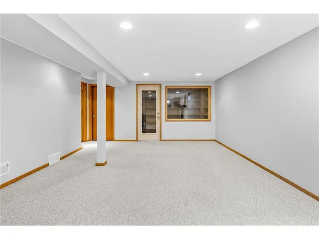 $3,500 | 16405 13th Avenue North, Plymouth, MN 55447