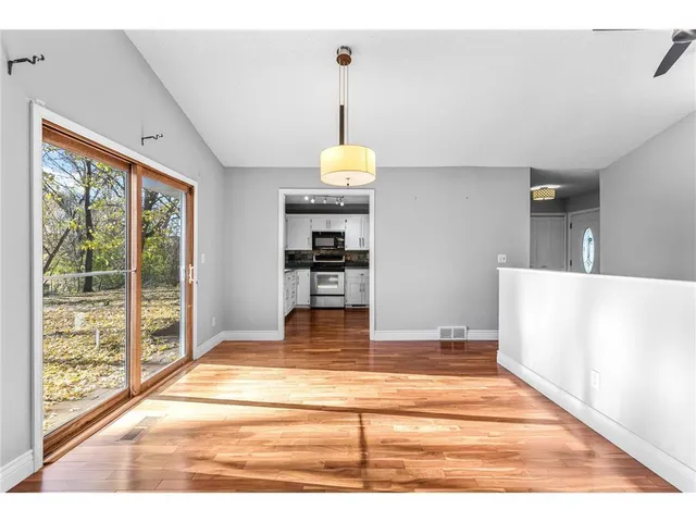 $3,500 | 16405 13th Avenue North, Plymouth, MN 55447