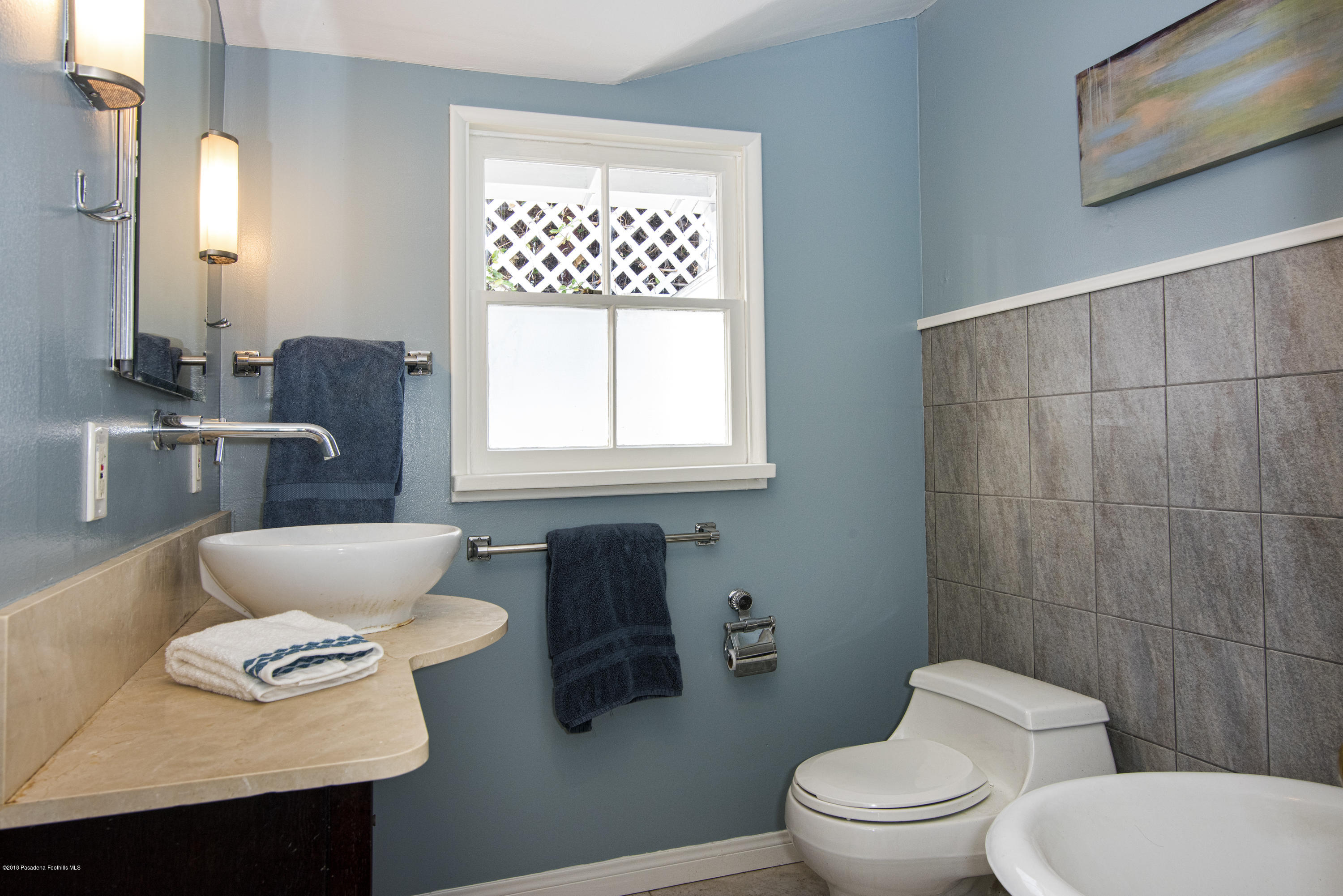 990 Pepperhill Road Pasadena, CA 91107 - Photo 25 of 41 Hall Bath