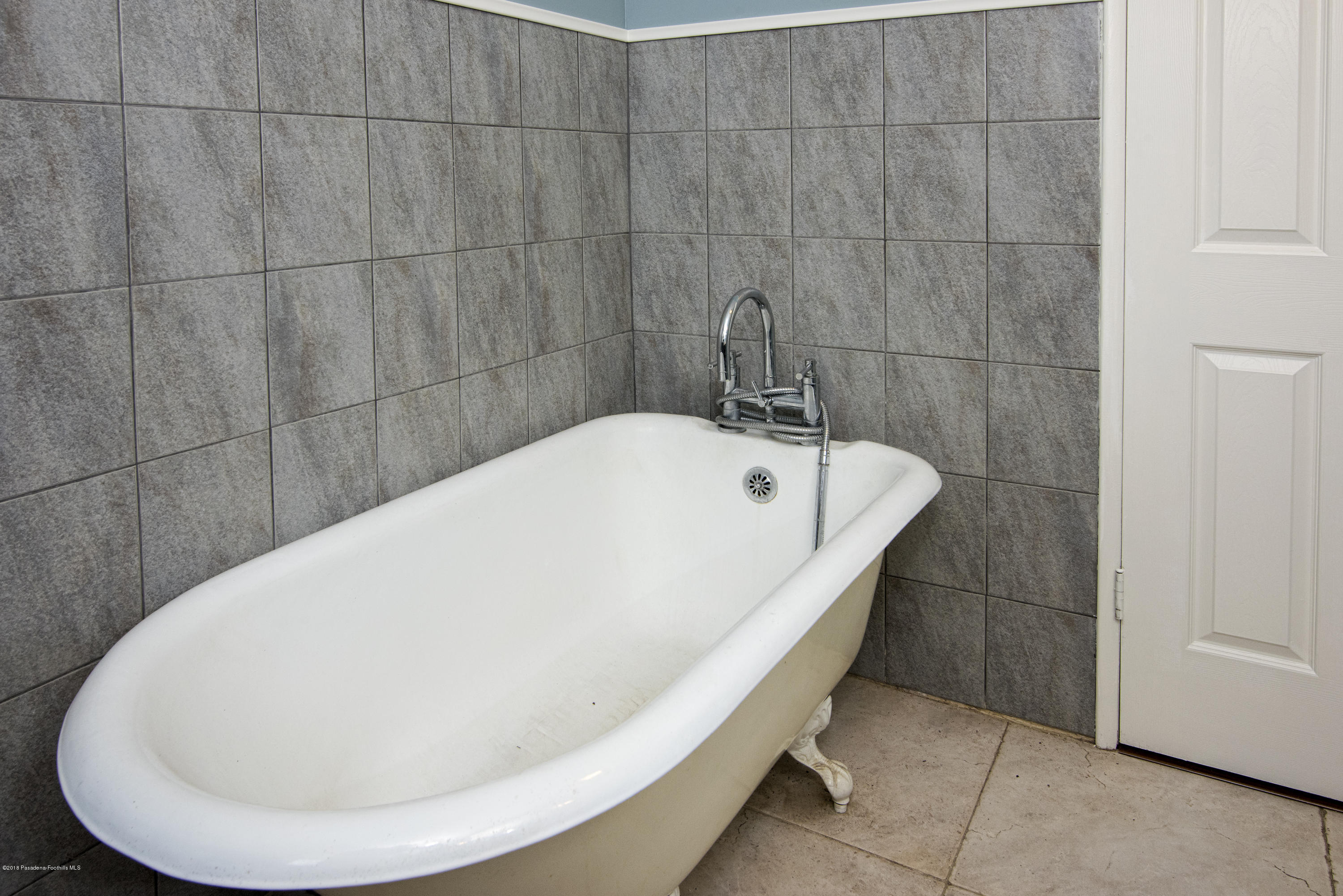 990 Pepperhill Road Pasadena, CA 91107 - Photo 26 of 41 Hall Bath